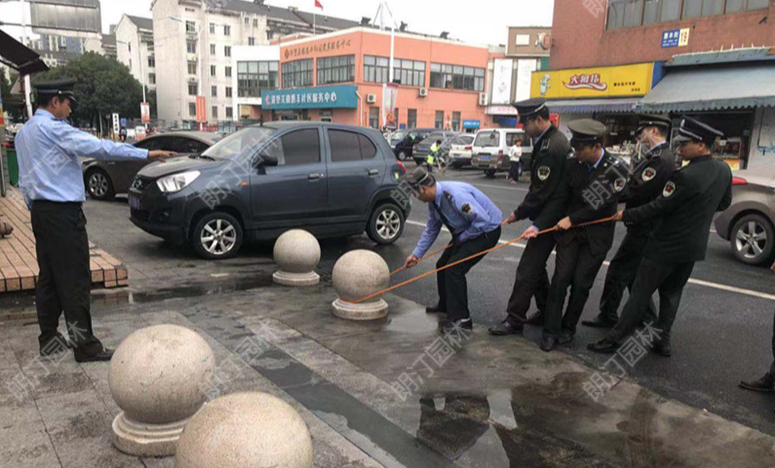 隔离石墩1_watermarked 隔离石墩1_watermarked