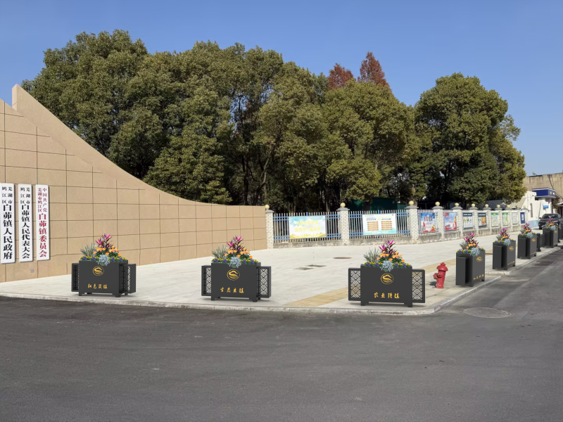 芜湖白茆镇镇政府门口移动花箱隔离实景图